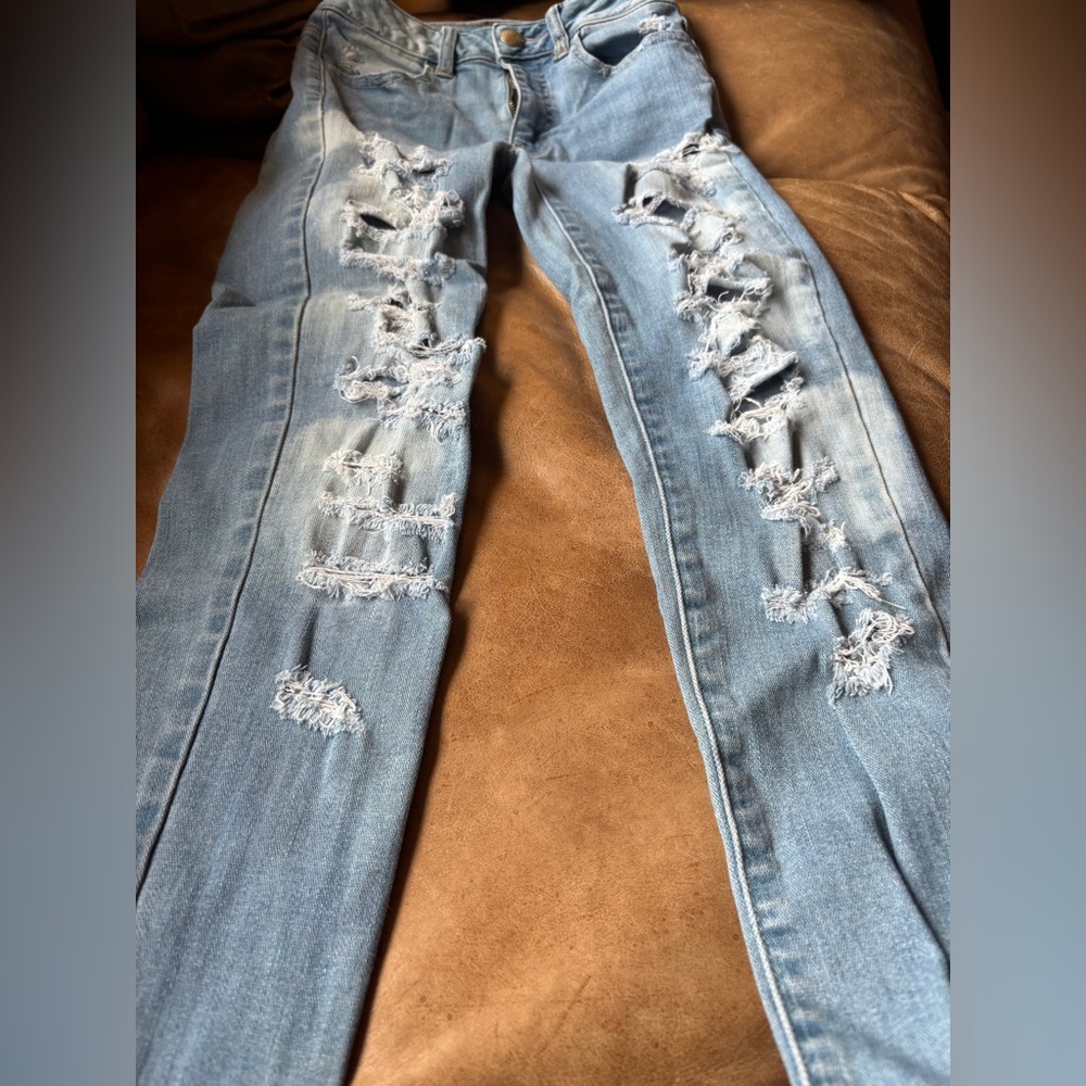 American Eagle Distressed Light Blue Women's Jeans